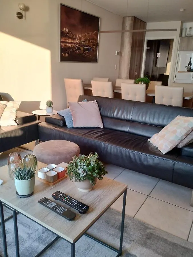Appartement Met Zeezicht, Zwembad & Garage Ostend Apartment